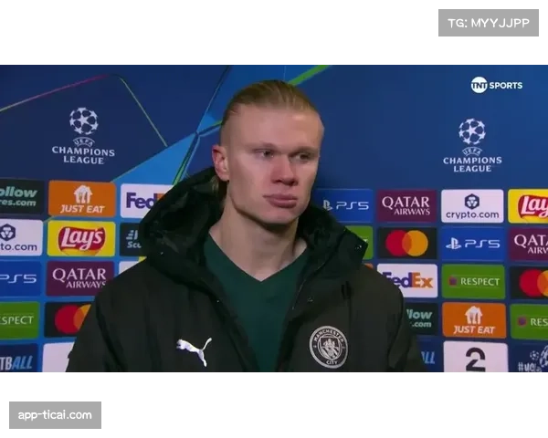 特写：暴雨中哈兰德主罚点球前与埃德森的长时间对视